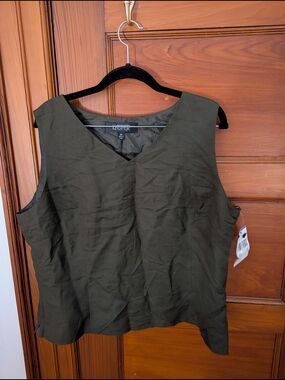Kasper Olive V-Neck Sleeveless Tank Top